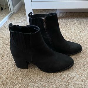 Blonde black booties waterproof